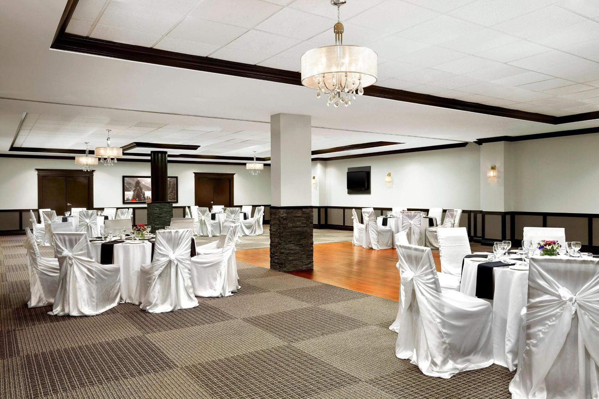 Four Points By Sheraton Hotel & Suites Calgary West Étterem fotó